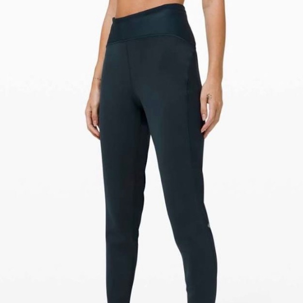 Lululemon chase the chill super high rise pant sz2